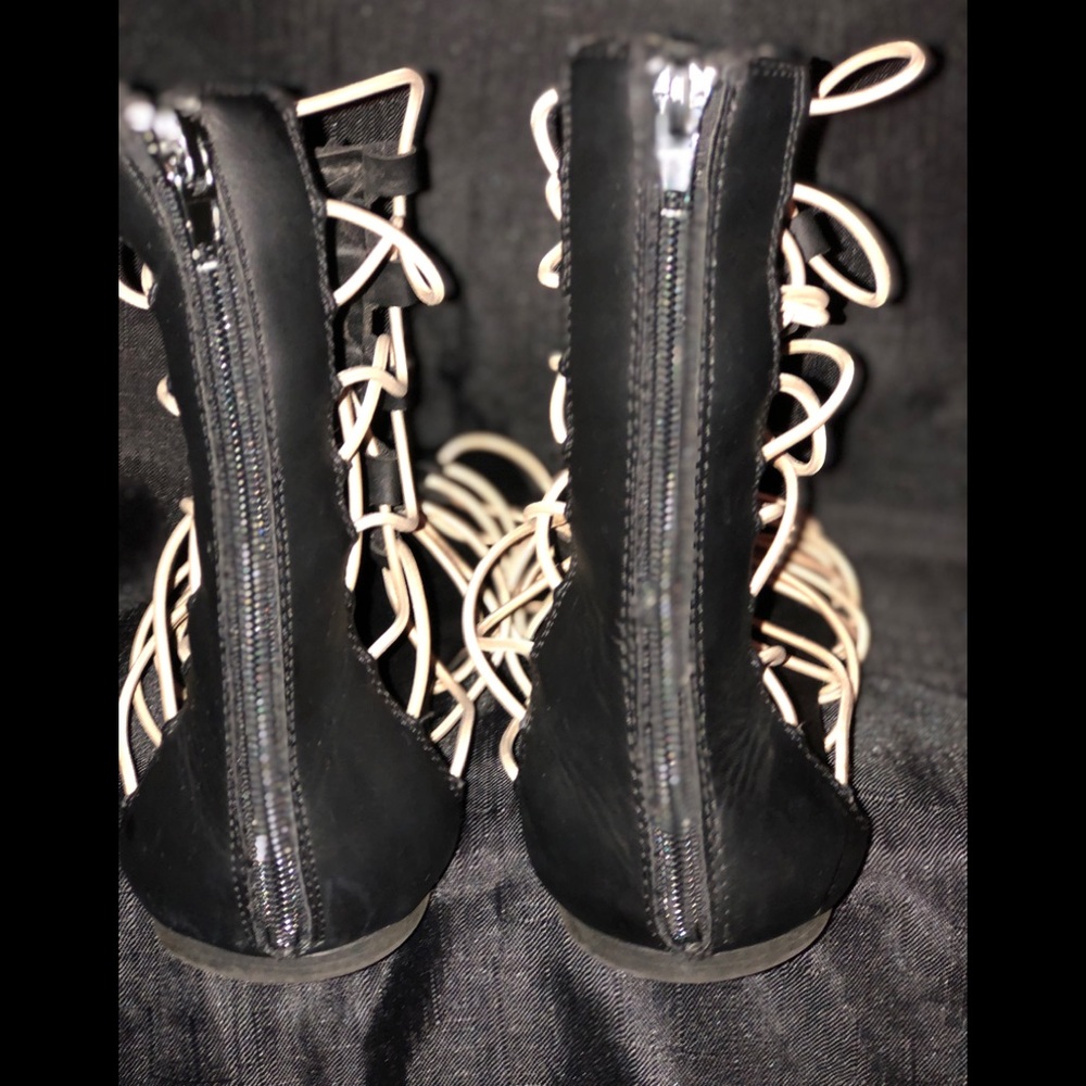 Black & Cream Gladiator Midi Sandal 👡 - Picture 4 of 7